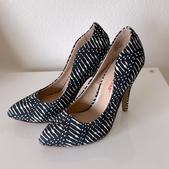 JustFab Veronika heels - size 5.5 - Picture 2 of 7